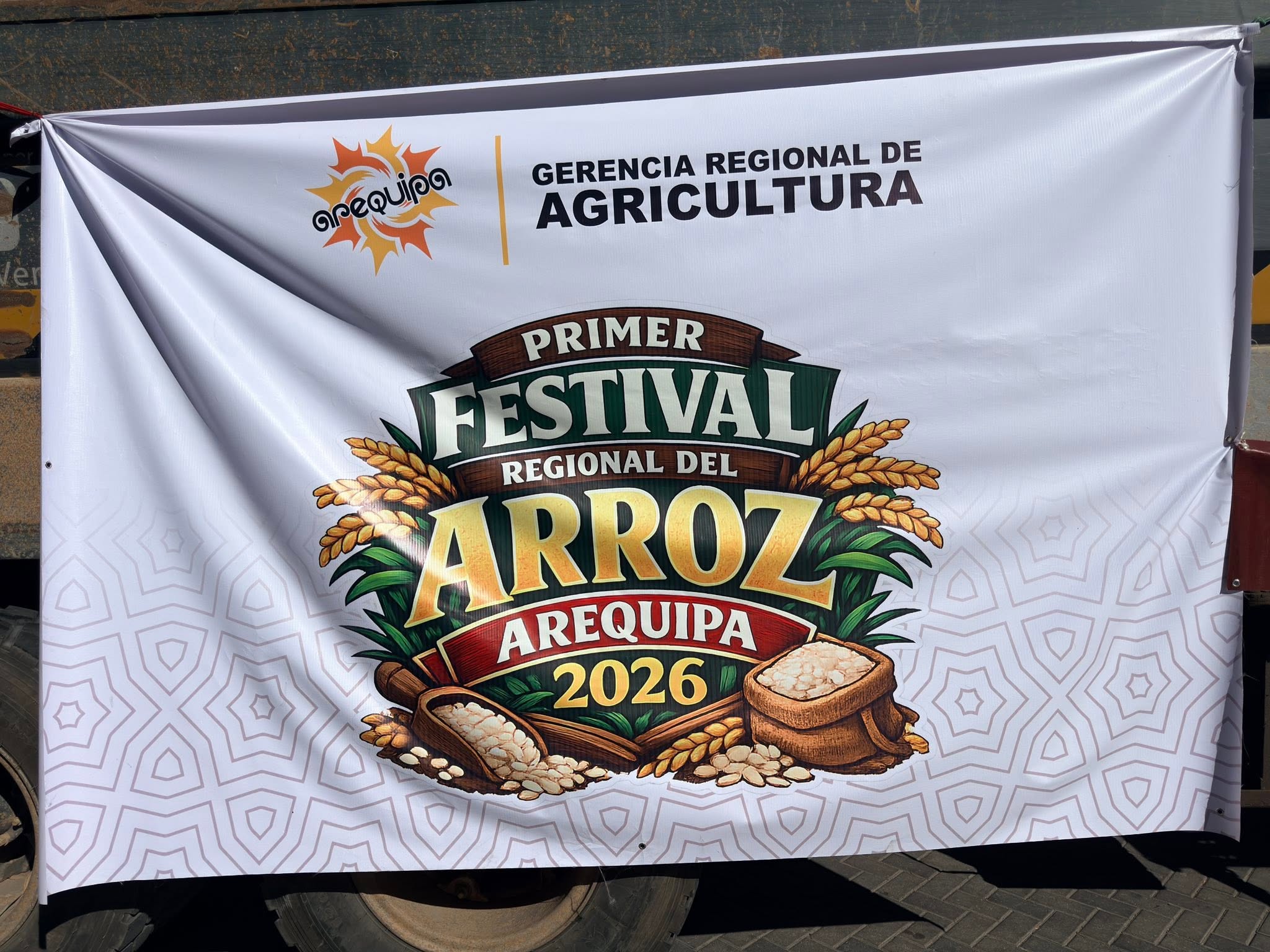 🌾 Con gran éxito y una masiva afluencia de público, se viene desarrollando el Primer Festival Regional del Arroz Arequipa 2026 en la Plaza Las Américas de Cerro Colorado.